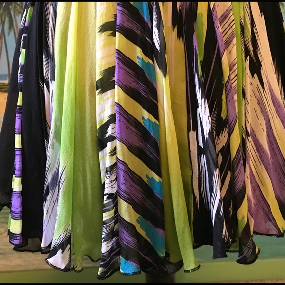 Bebe flared skirt size 2 - Picture 3 of 4